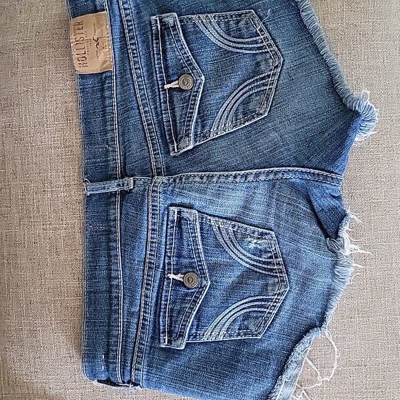 Shorts - Picture 2 of 3